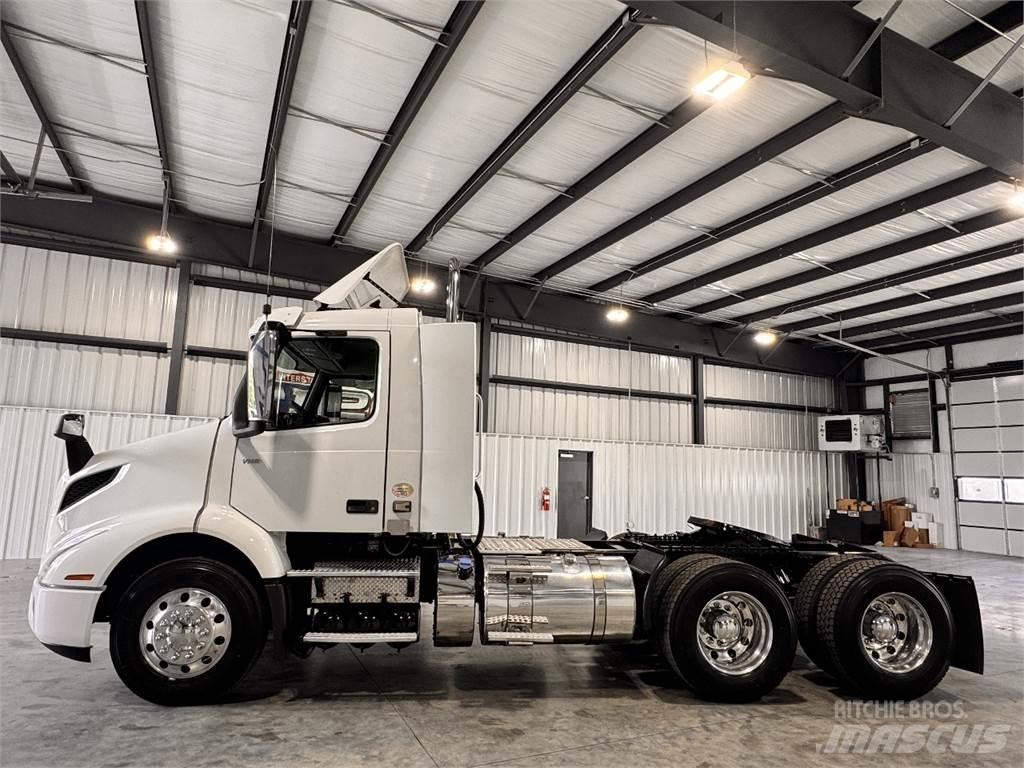 Volvo VNR64T300 Tractor Units