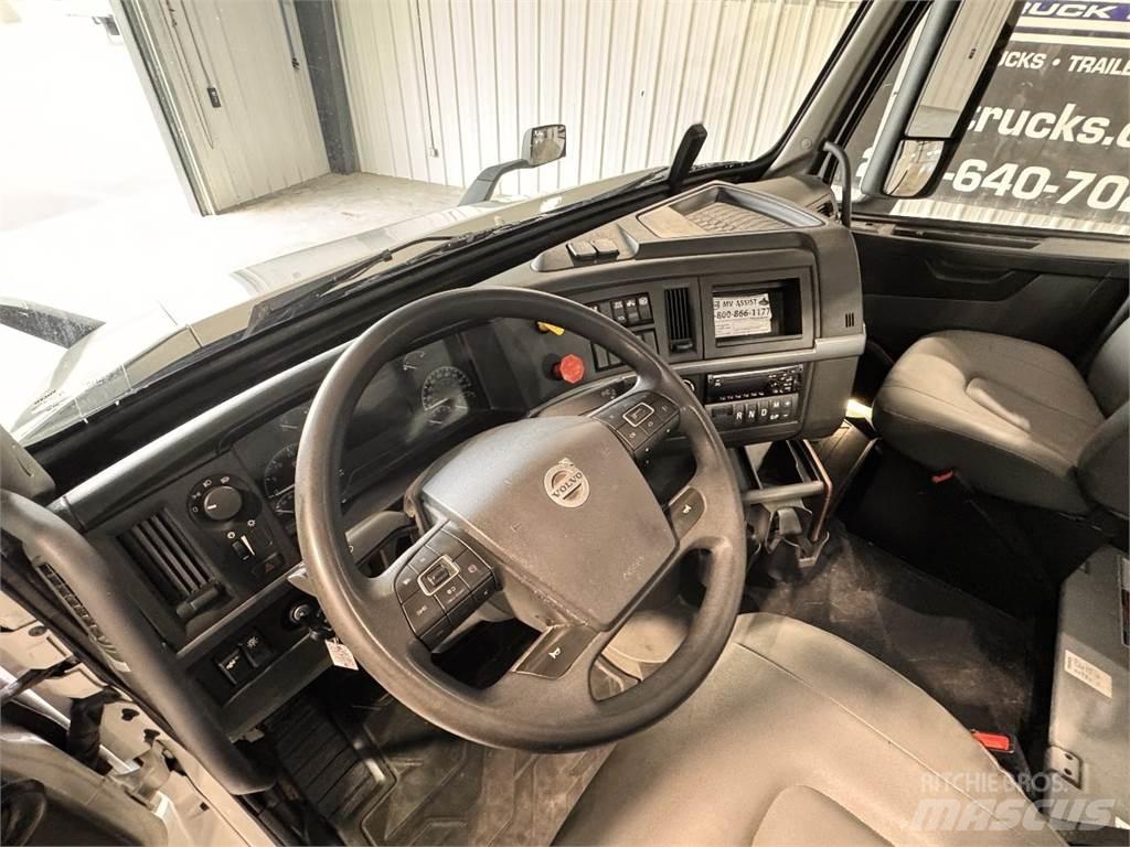 Volvo VNR64T300 Tractor Units