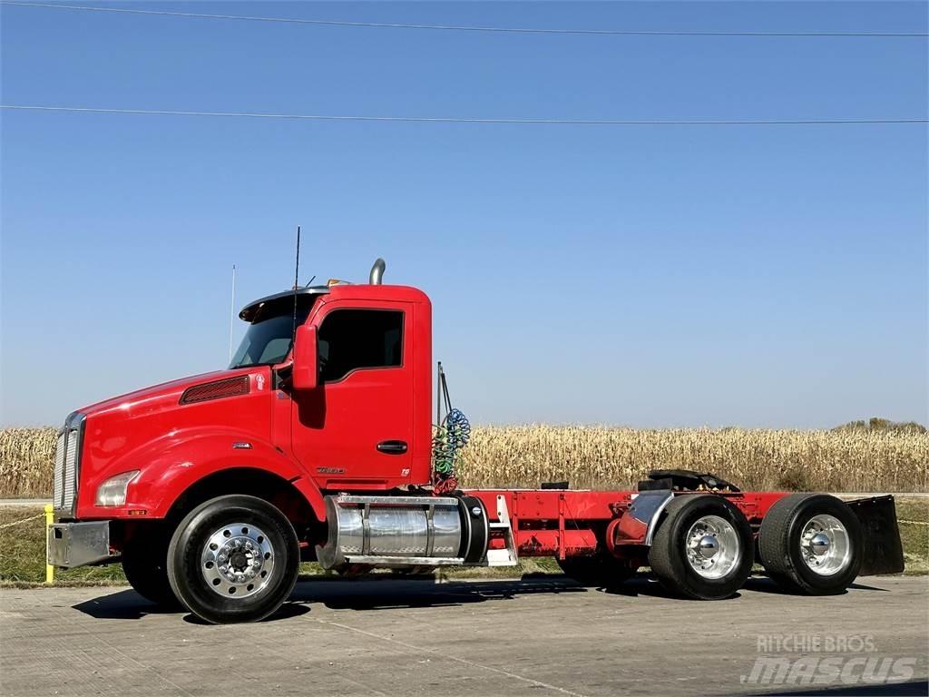 Kenworth T880 Tractor Units