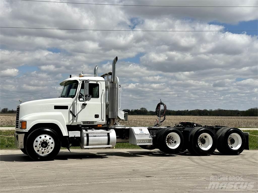 Mack CH613 Tractor Units