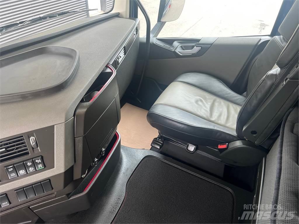 Volvo FH540 Cable lift demountable trucks