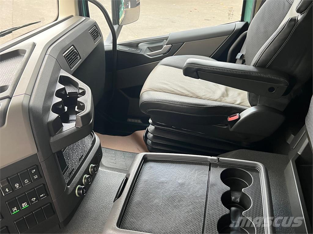 Volvo FM500 Globe Cable lift demountable trucks