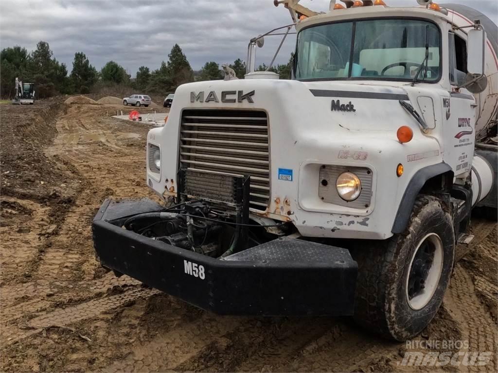 Mack DM690S Other components