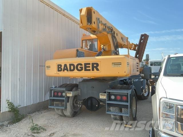 Badger 470TM Wheeled excavators