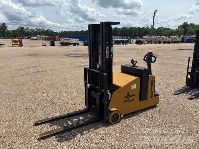 Big Joe CB-22 Self propelled stackers