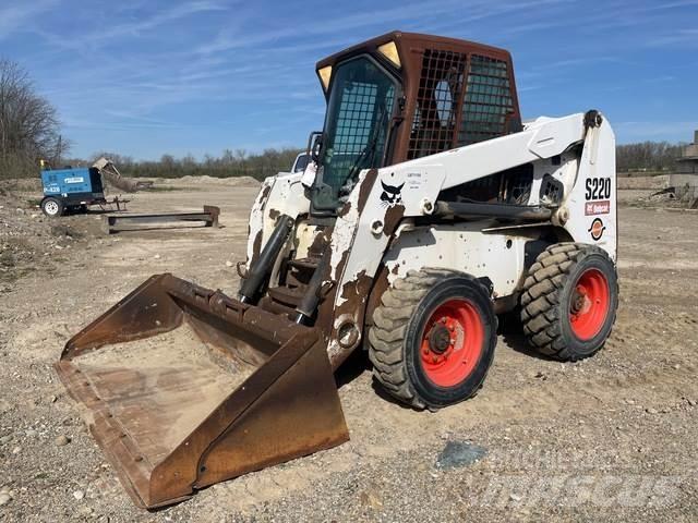 Bobcat S220 Skid steer loaders