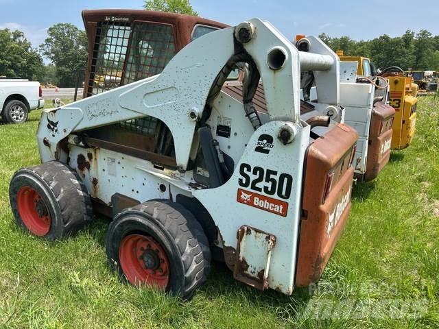 Bobcat S250 Skid steer loaders