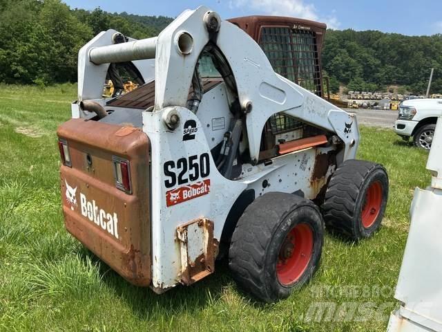 Bobcat S250 Skid steer loaders