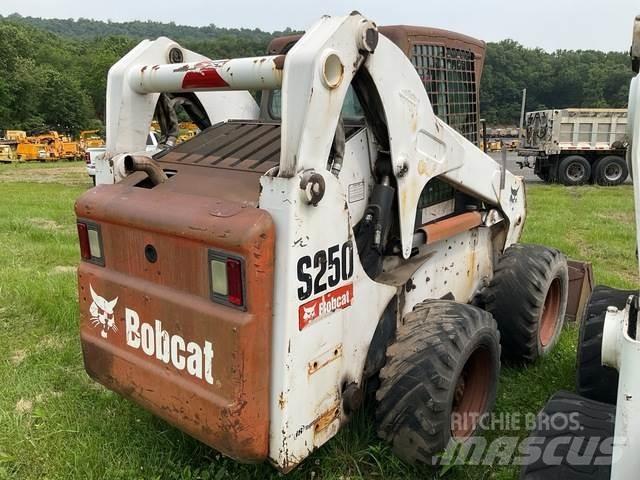 Bobcat S250 Skid steer loaders