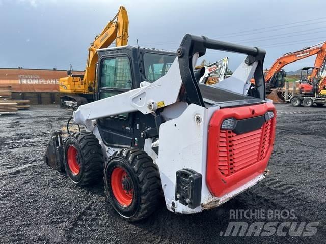 Bobcat S76 Skid steer loaders