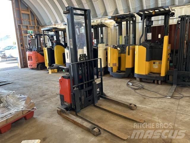 BT SWE1209 Medium lift order picker