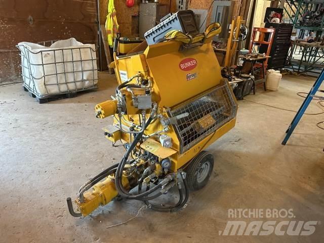  Bunker B100E Concrete pump trucks