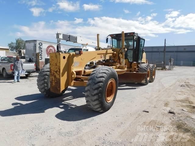 CASE 885 Graders