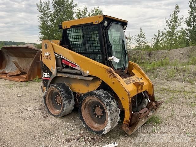 CAT 236B Skid steer loaders