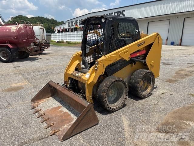 CAT 236D Skid steer loaders