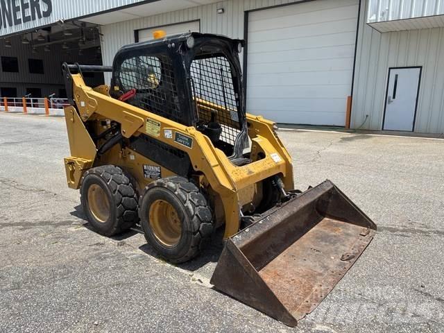 CAT 242D Skid steer loaders