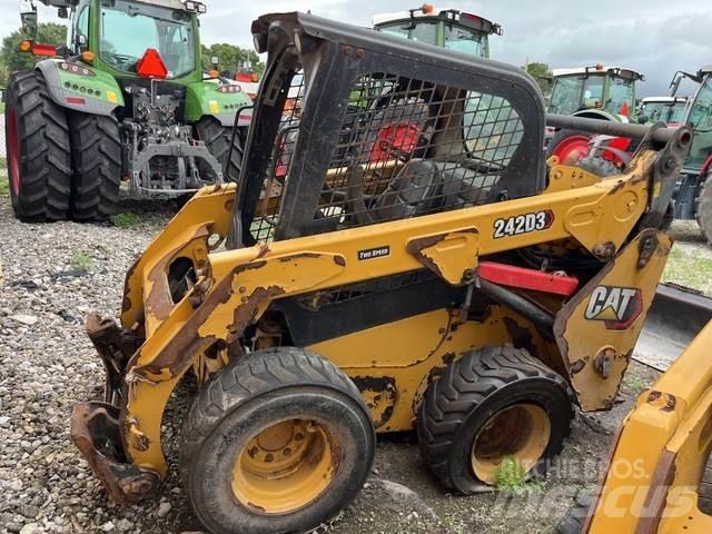 CAT 242D3 Skid steer loaders