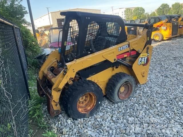 CAT 242D3 Skid steer loaders