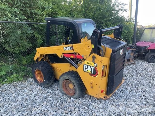 CAT 242D3 Skid steer loaders