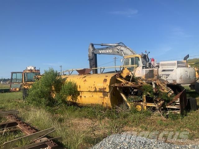 CAT 613C Water tankers