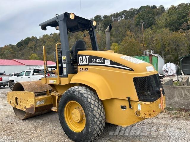 CAT CS-433E Single drum rollers