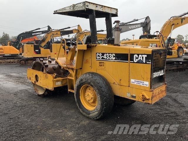 CAT CS433C Single drum rollers