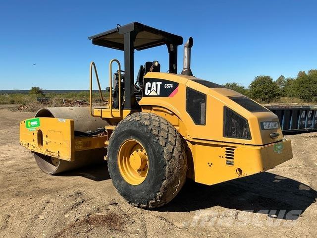 CAT CS74 Single drum rollers