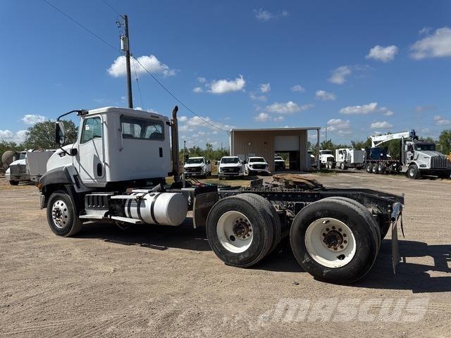 CAT CT660S Tractor Units