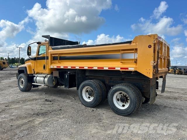 CAT CT681SG Tipper trucks