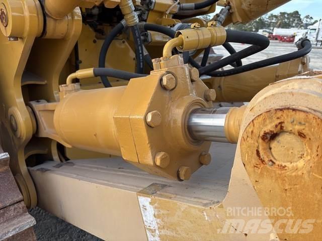 CAT D8T Crawler dozers