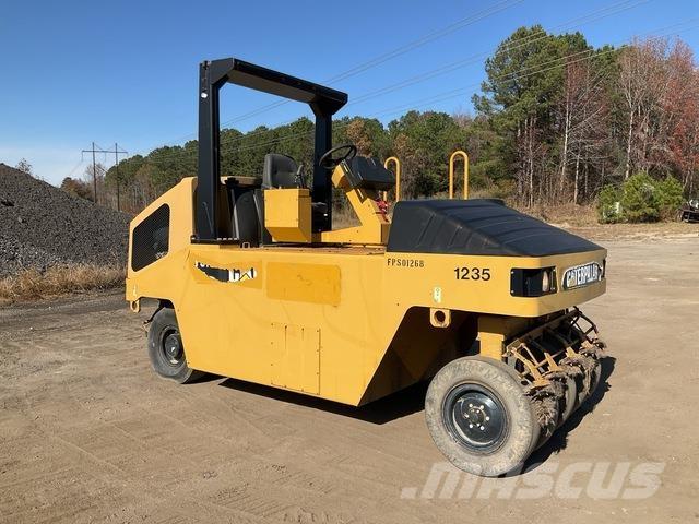 CAT PS150 Pneumatic tired rollers