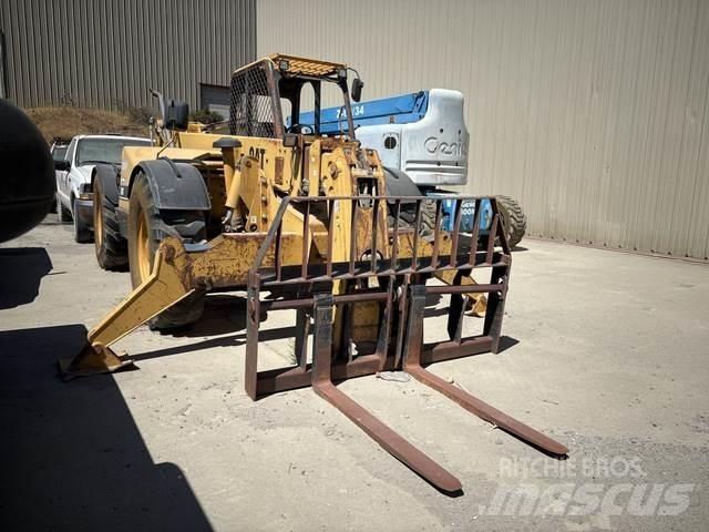 CAT TH83 Telescopic handlers