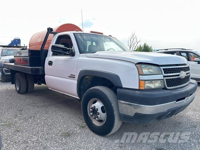 Chevrolet 3500 Flatbed / Dropside trucks