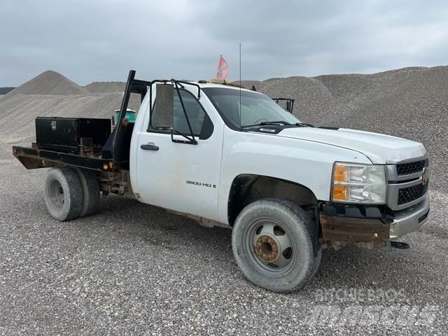 Chevrolet 3500 Flatbed / Dropside trucks
