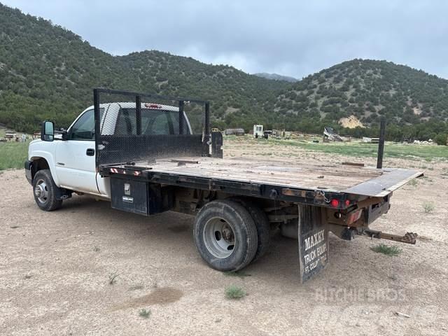 Chevrolet 3500 Flatbed / Dropside trucks