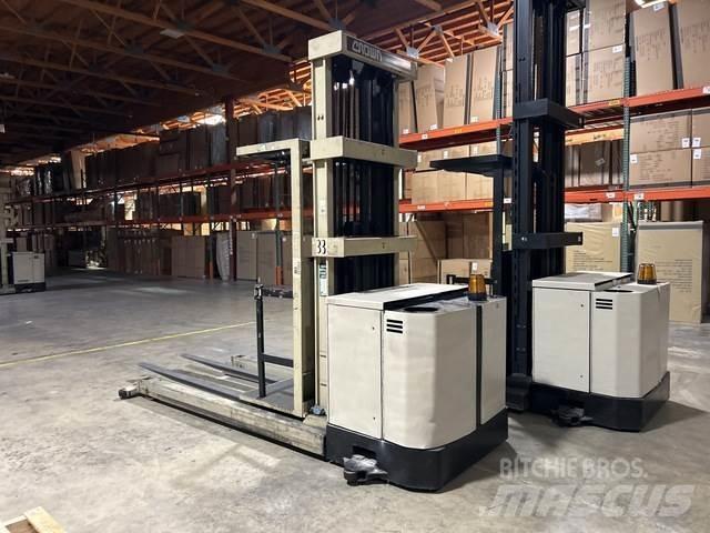 Crown 15SP48TT Medium lift order picker