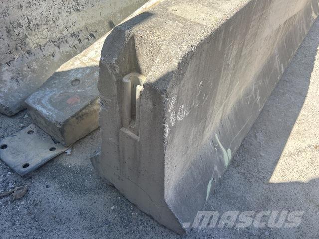  DB80 Construction - Others