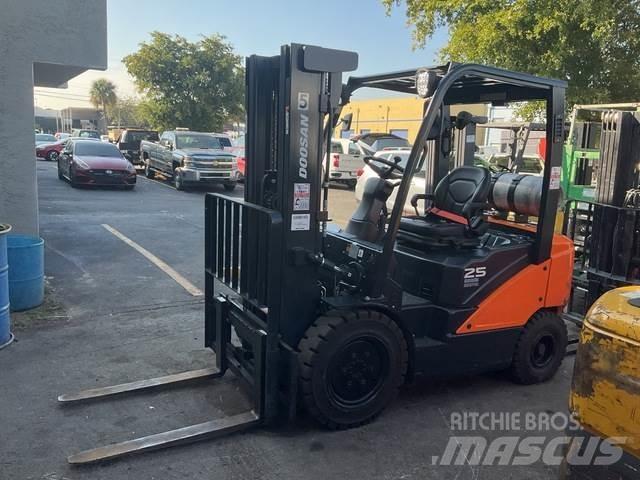 Doosan G25E-7 Construction - Others