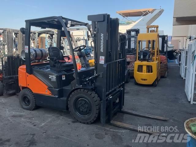Doosan G25E-7 Construction - Others