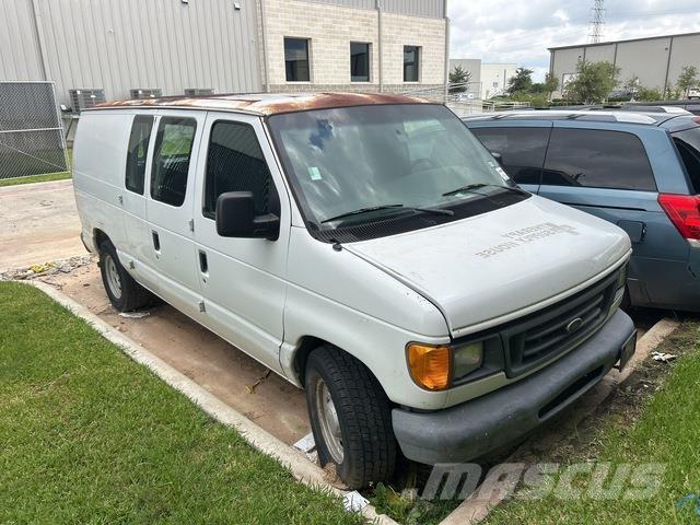 Ford E-150 Panel vans