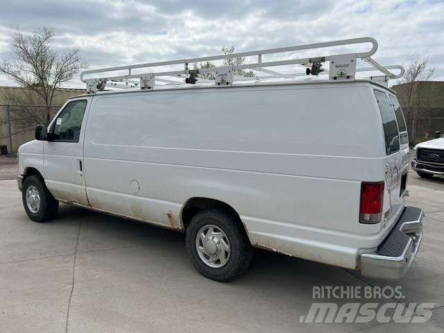 Ford E-250 Panel vans