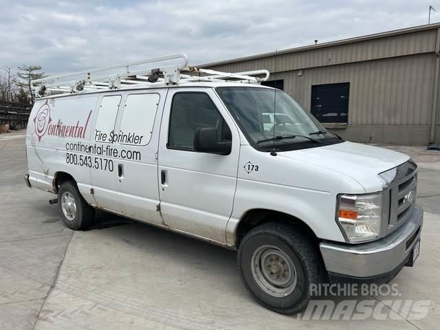 Ford E-250 Panel vans