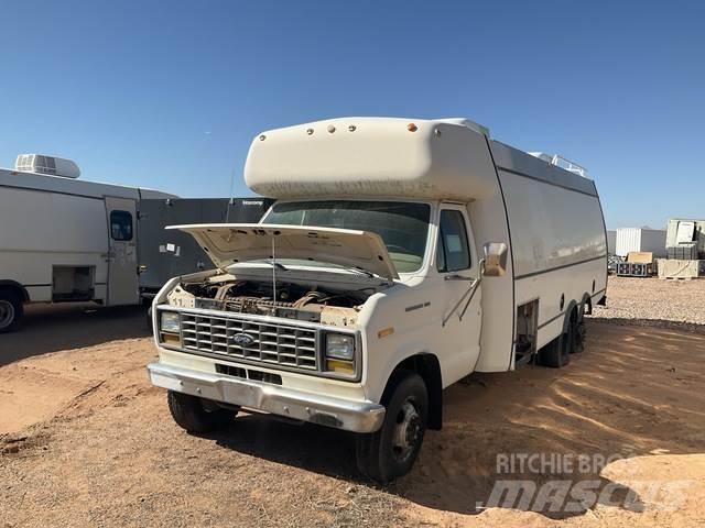 Ford E-350 Panel vans