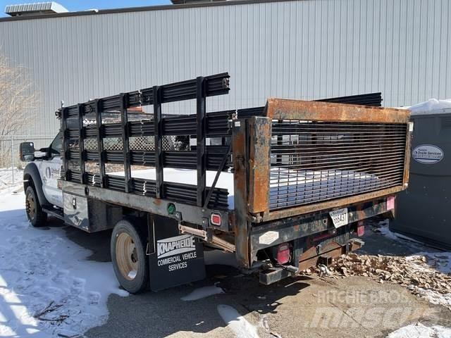Ford F-550 Flatbed / Dropside trucks
