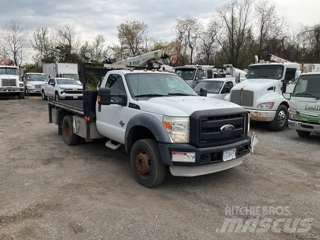 Ford F-550 Flatbed / Dropside trucks