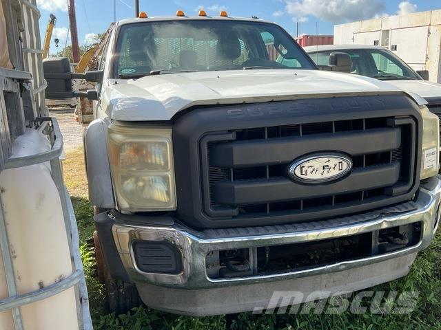 Ford F-550 Flatbed / Dropside trucks