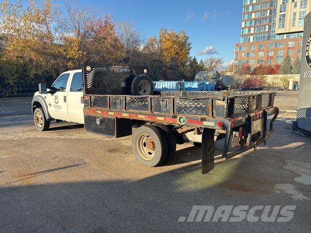 Ford F-550 Flatbed / Dropside trucks