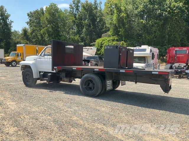 Ford F-600 Flatbed / Dropside trucks