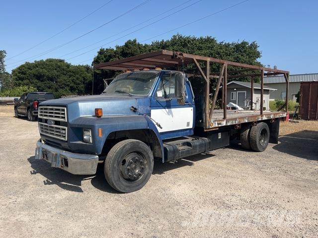 Ford F-700 Flatbed / Dropside trucks