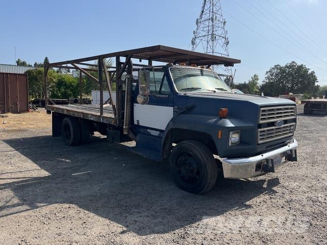 Ford F-700 Flatbed / Dropside trucks